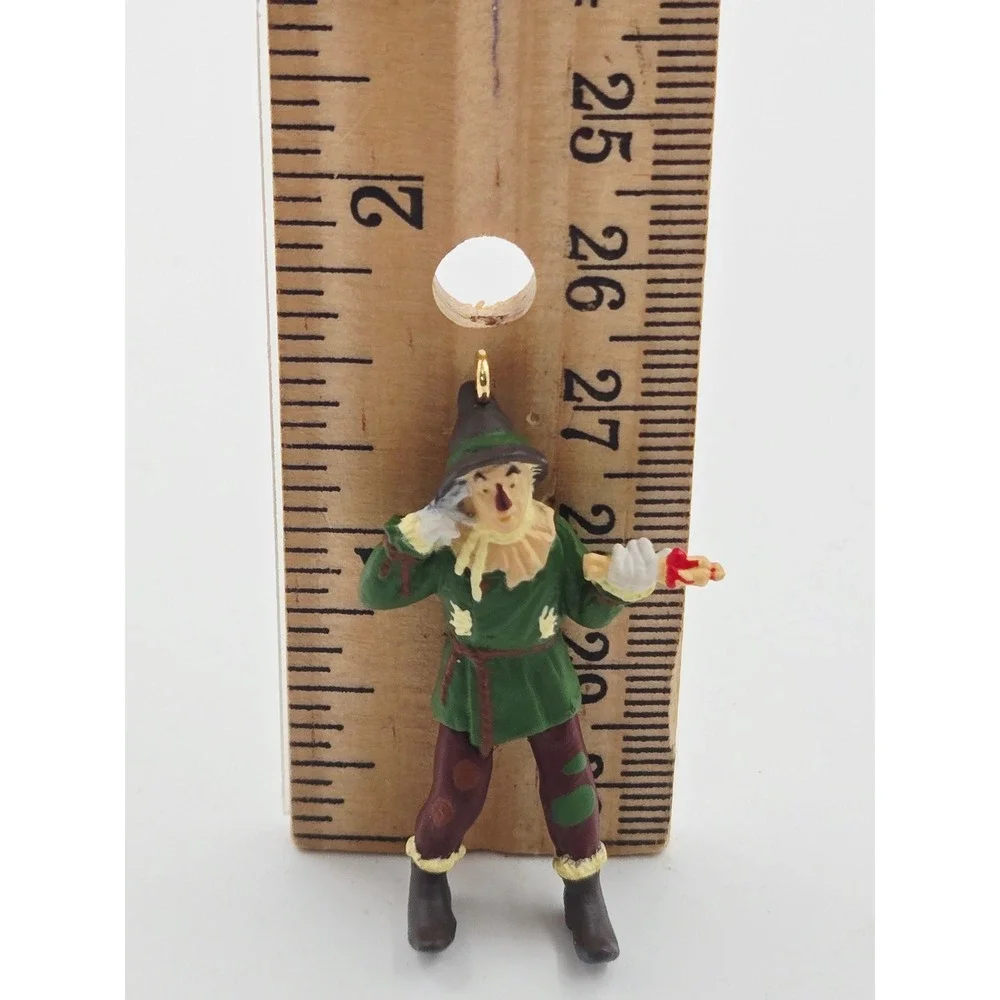 Hallmark Keepsake 2004 The Wizard of Oz Scarecrow Miniature Ornament with Box